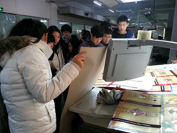 學(xué)校到金田集團參觀學(xué)習(xí)